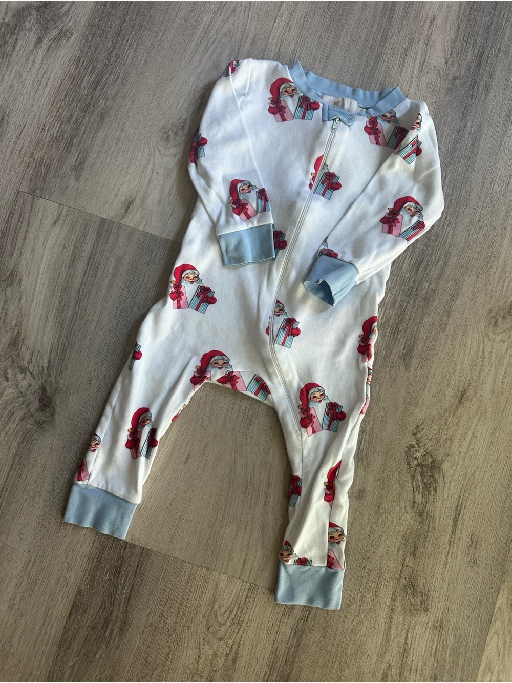 Sal + pimenta Santa Print One-Piece Pajamas with Light Blue Trim